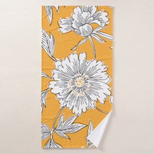 Hand drawn abstract garden flowers. Contour drawin Bath Towel