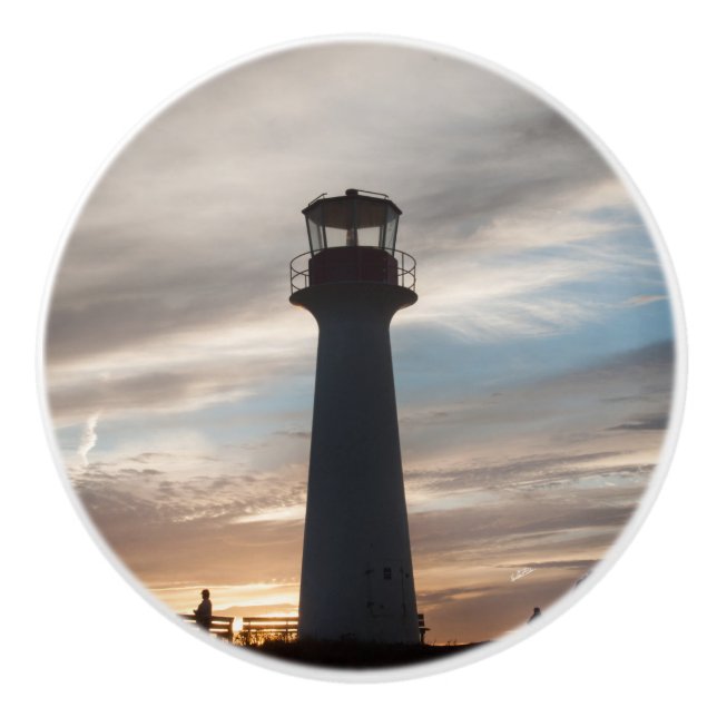 Handle of door, photograph of a headlight ceramic knob (Front)
