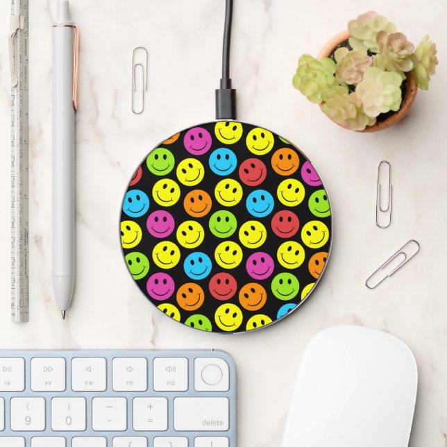 Happy Colorful Faces Wireless Charger (Desk)