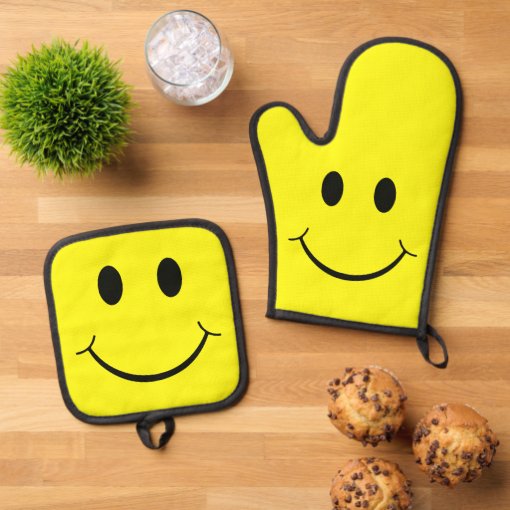 Happy Face Graphic Yellow Oven Mitt And Pot Holder Set Zazzle