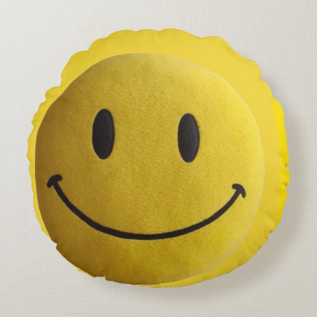 Happy face yellow Round Throw Pillow (16") (Front)