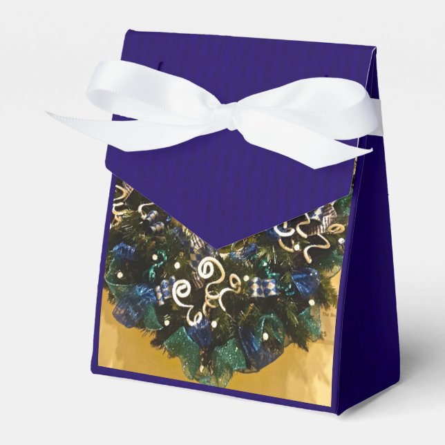 Happy Hanukkah Wreath Jewish Holiday Favor Boxes (Front Side)