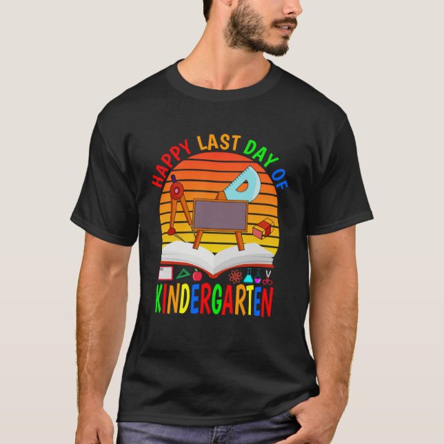 Happy Last Day Of Kindergarten 2023  Teachers Stud T-Shirt (Front)