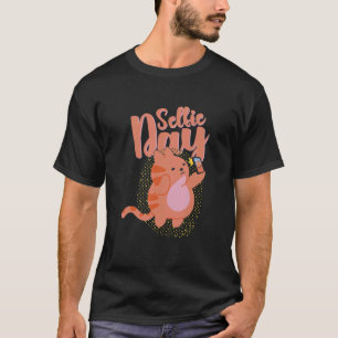 Happy Selfie Day Cute Cat Taking Selfie Selfie T-Shirt