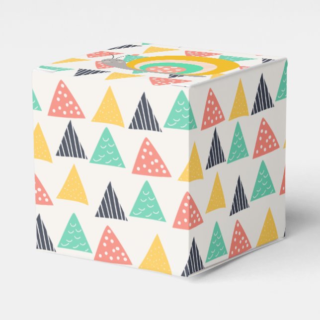 Happy Snail on Triangles Favor Boxes (Front Side)