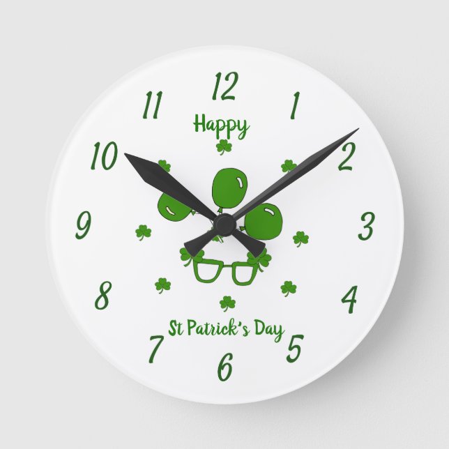 Happy St Patrick's Day    Round Clock (Front)