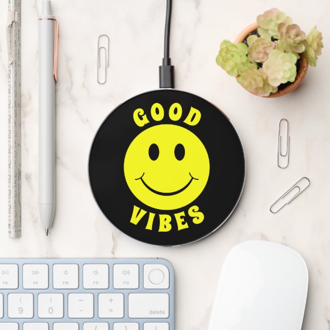 Happy Yellow Face Good Vibes Black Wireless Charger (Desk)