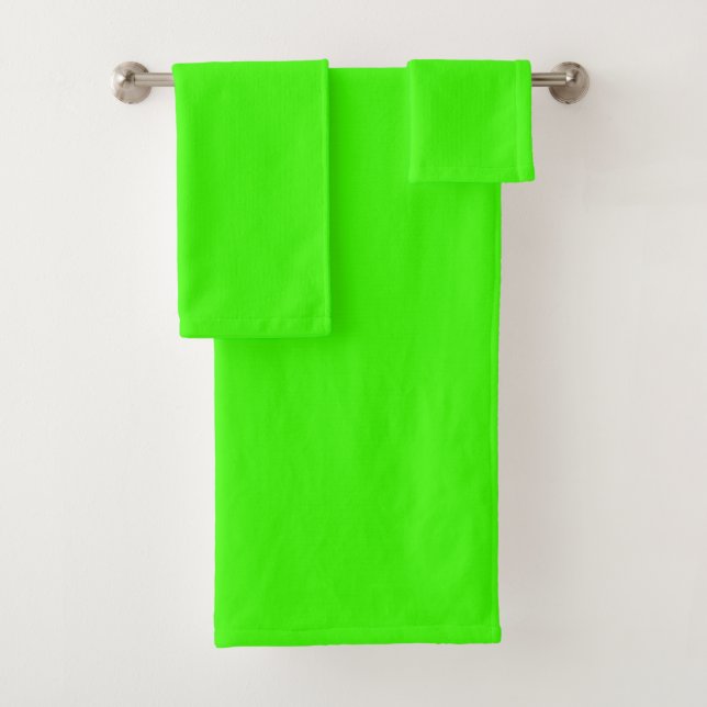 Harlequin Neon Green Solid Color Bath Towel Set (Insitu)