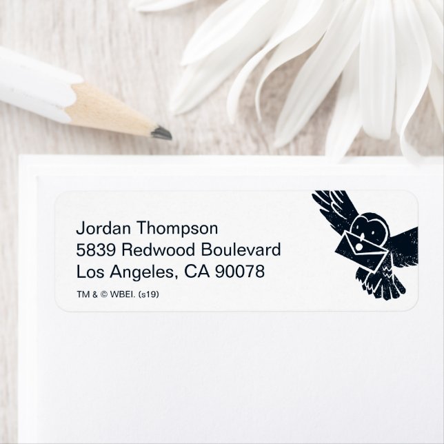 HARRY POTTER™ Hedwig Delivering Holiday Letter Label (Insitu)