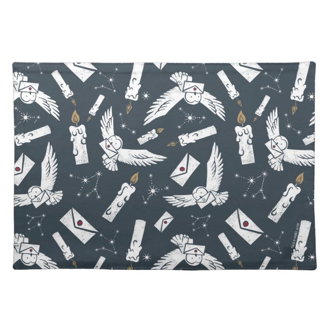 HARRY POTTER™ Hedwig Delivering Letters Pattern Cloth Placemat (Front)