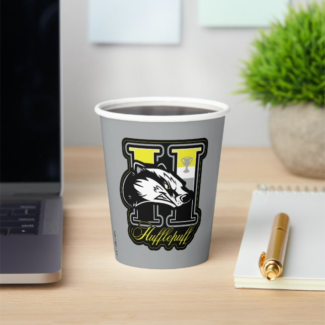HARRY POTTER™ | HUFFLEPUFF™ Athletic Badge Paper Cups (Insitu)
