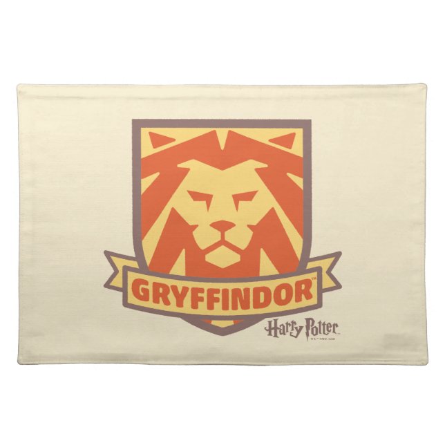HARRY POTTER™ | Summer Magic GRYFFINDOR™ Crest Cloth Placemat (Front)