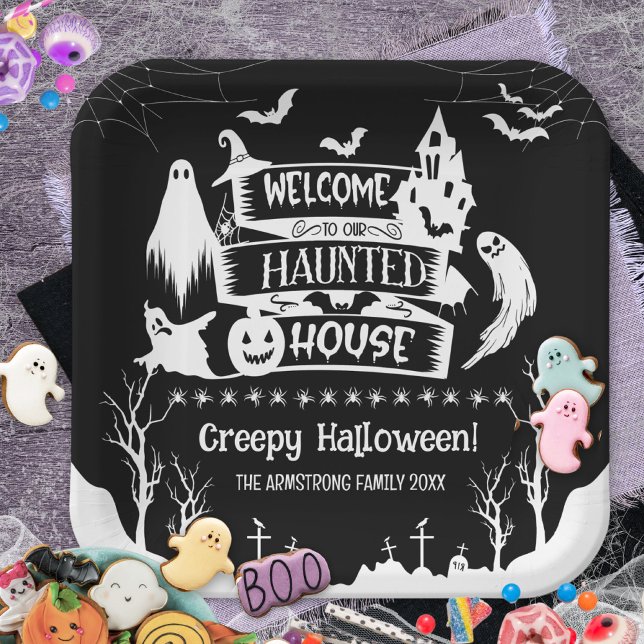 Haunted House Halloween Family Paper Plates (Haunted House Halloween Family Paper Plates ©Susanne Sachers - Sunny Mind 🌞)