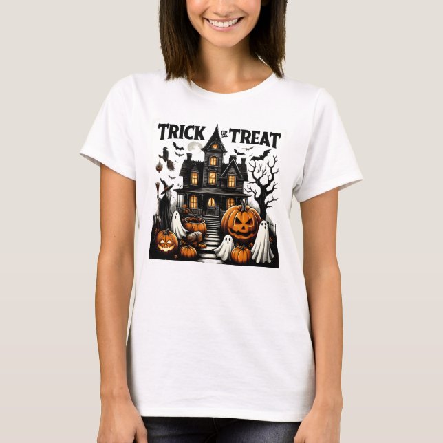 Haunted house with pumpkins & ghosts! T-Shirt (Front)