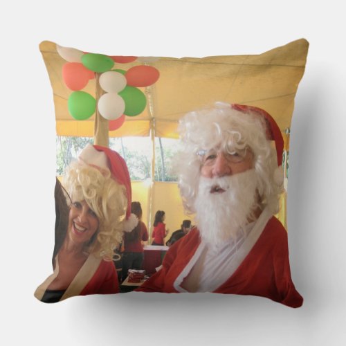 Have a nice day  a better night red Throw Pillow