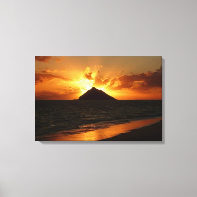 Hawaii sunrise at the beach canvas print (Front)