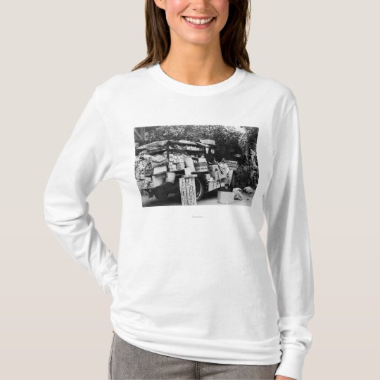 Hawaii - View of a Native Vegetable Wagon T-Shirt