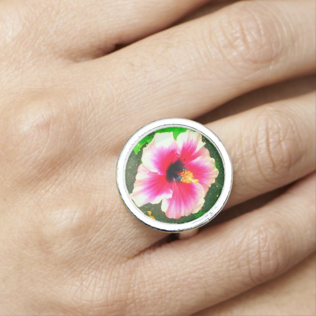 Hawaiian hibiscus flower ring (In Situ)