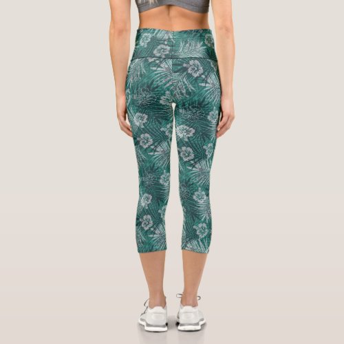 Hawaiian Pattern With Hibiscus Flower Palm Leaves Capri Leggings