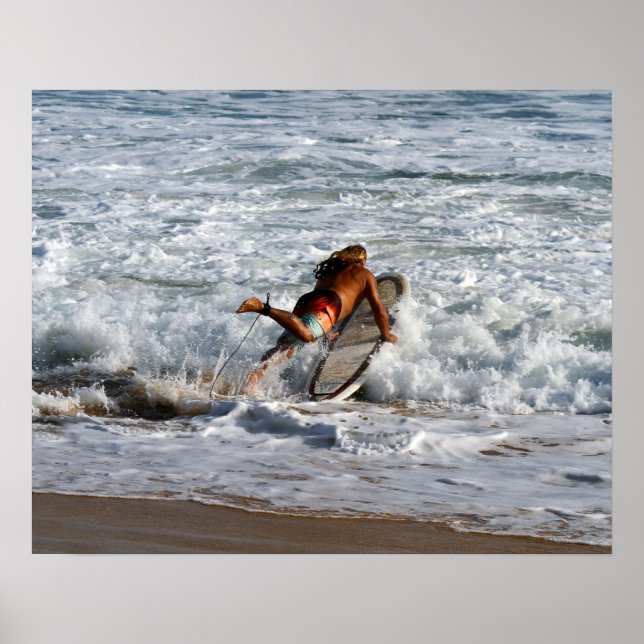 Hawaiian Surfer Dives In Poster (Front)