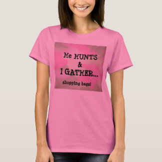 He HUNTS & I GATHER... , shopping bags! T-Shirt