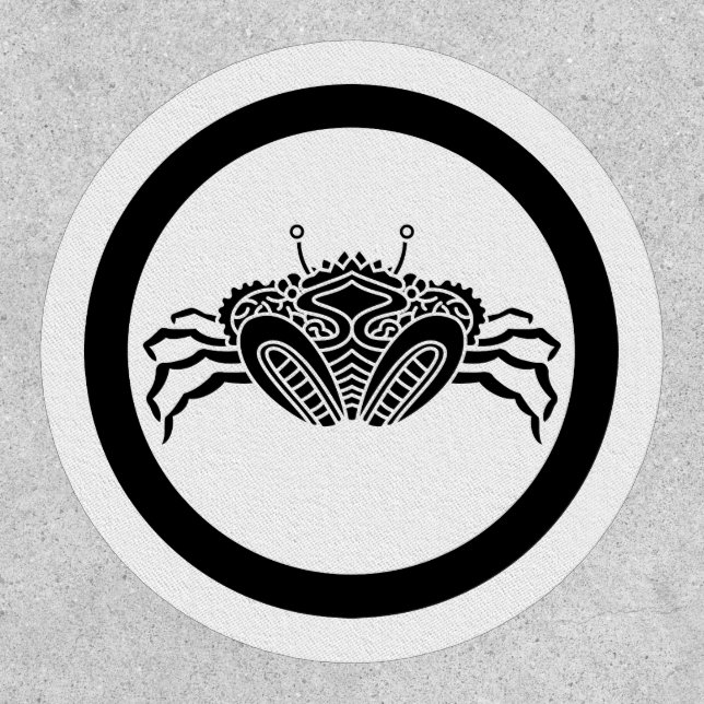 Head-on sea crab in circle patch (Front)