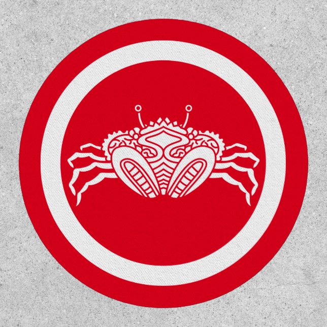 Head-on sea crab in circle patch (Front)