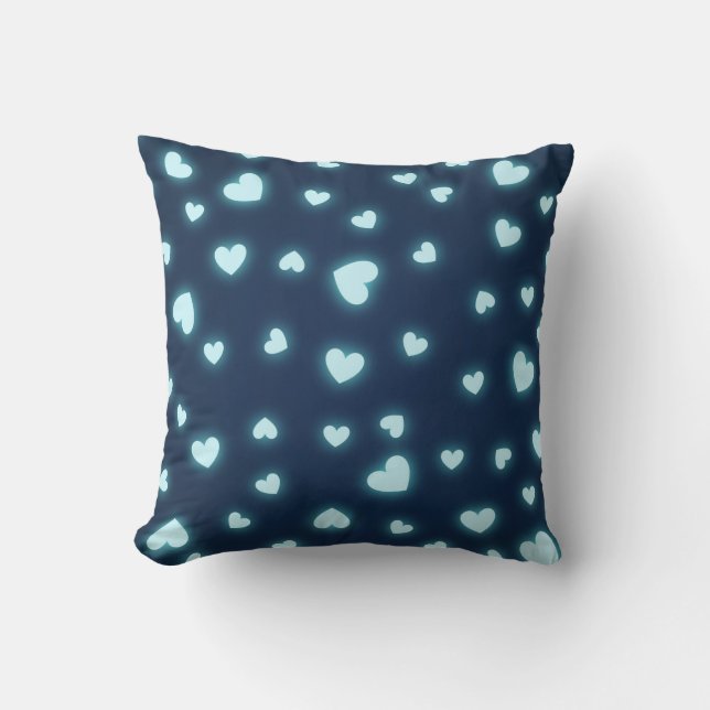 Heart pattern throw pillow (Front)