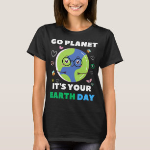 Heart Shaped Earth Day Everyday Bees World Environ T-Shirt