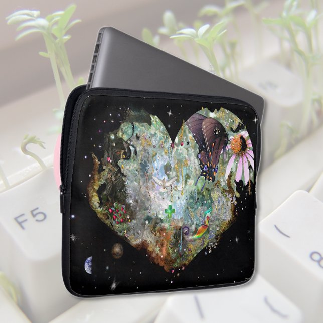 Heart your world laptop sleeve (Creator Uploaded)