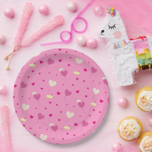 Hearts balloon and crowns. paper plates