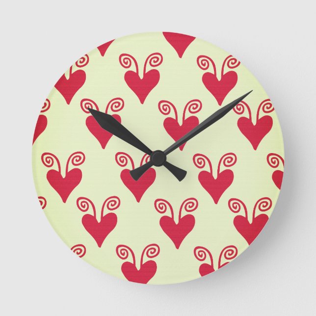 Hearts with Swirls Round Clock (Front)