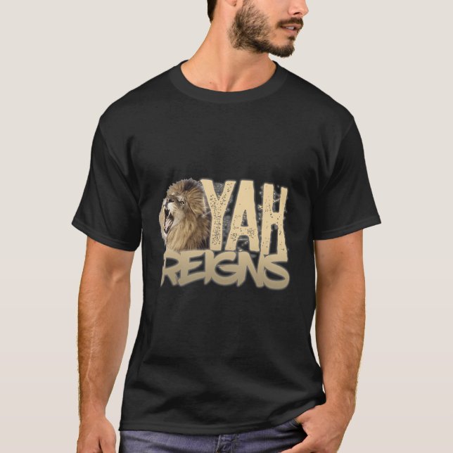 Hebrew Israelite Yah Reigns Lion Women Men Gift T-Shirt (Front)