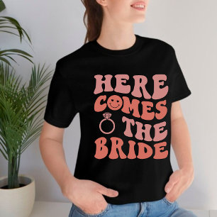 Here comes the bride retro  Bachelorette wedding   T-Shirt