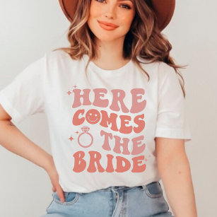 Here comes the bride retro  Bachelorette wedding   T-Shirt
