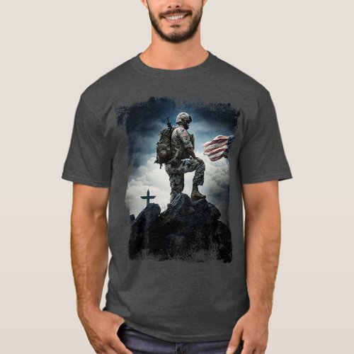 Heroic Soldier Praying Waving Flag USA Patriot T_Shirt