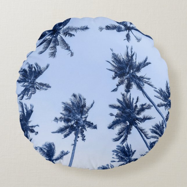 High palm trees, clear blue sky. round pillow (Front)