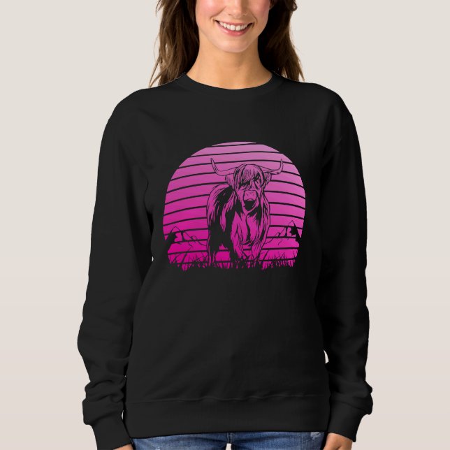 Highland Cow Loves Cute Scottish Highland Cow Grap Sweatshirt (Front)