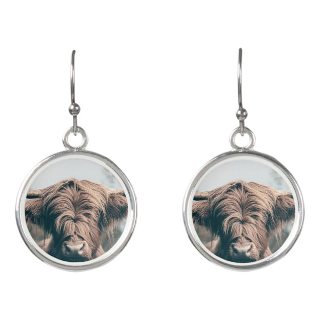 Highland cow portrait earrings (Front)