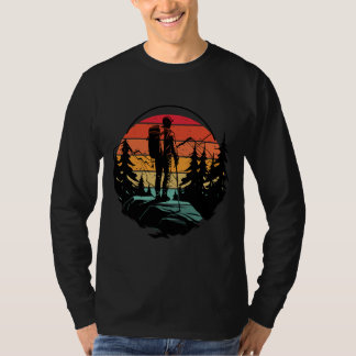 Hiker sunset retro T-Shirt