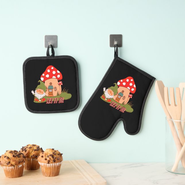 Hippie Let It Be Gnome Oven Mitt & Pot Holder Set (Insitu(Hanging))
