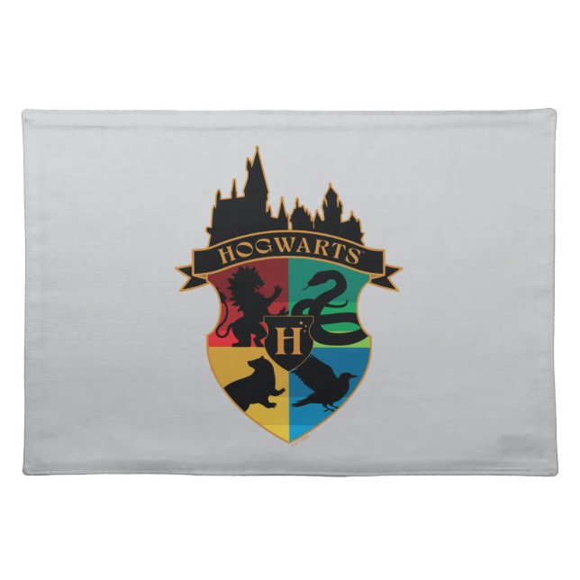 HOGWARTS™ Castle Crest House Pride Badge Cloth Placemat (Front)