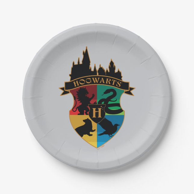 HOGWARTS™ Castle Crest House Pride Badge Paper Plates (Front)