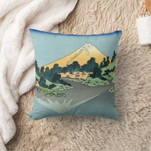 Hokusai Mount Fuji reflects in Lake Kawaguchi Throw Pillow