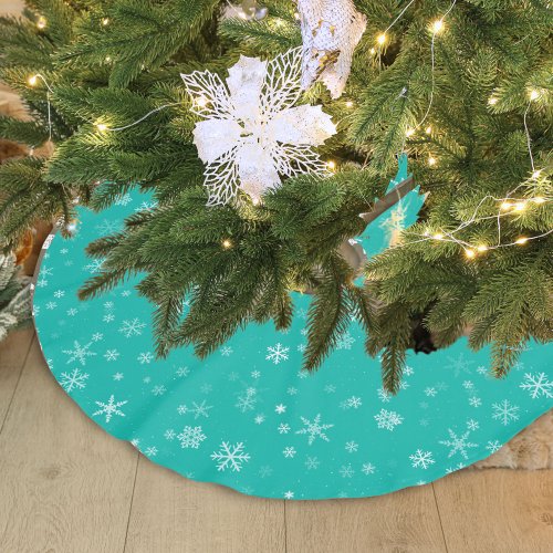 Holiday Green and White Snowflake Pattern Brushed Polyester Tree Skirt