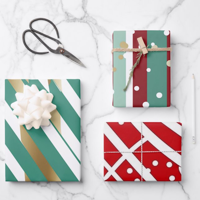 Holiday plaid red and green wrapping paper sheets (Front)
