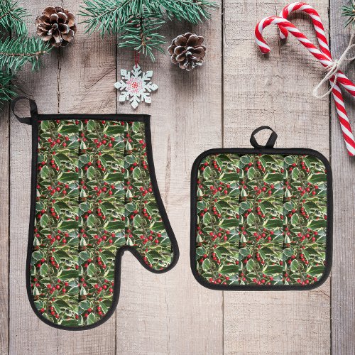 Holly Leaves and Red Berries Botanical Oven Mitt  Pot Holder Set