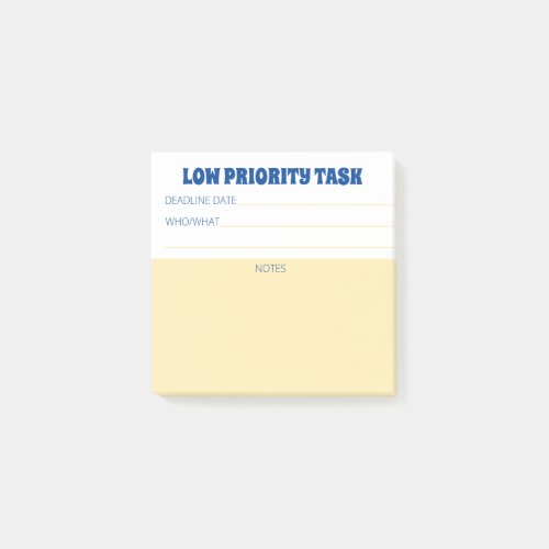Home office employee low priority task reminder post_it notes
