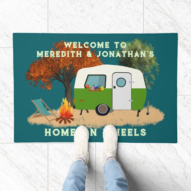 Home on Wheels Welcome Mat Camper (Indoor)