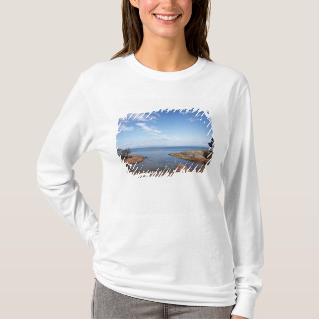 Honeymoon Bay, Coles Bay, Freycinet National T-Shirt (Front)